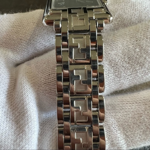 Fendi ladies watch - Picture 6 of 8